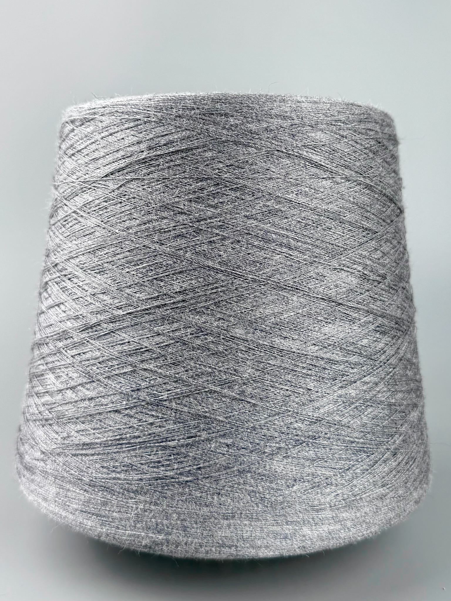 FBSilk Filati Buratti Art. G3622 3200 m / 100 g – 100% Tussahseide Garn col. Mittelgrau Mélange 42947 foto 2